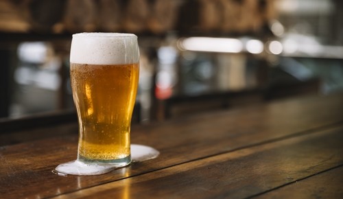 ¿Puede una embarazada tomar cerveza?