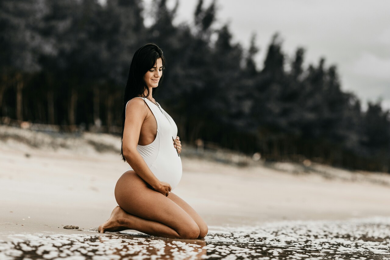 ¿Cómo elegir el bañador premamá más cómodo para este verano?