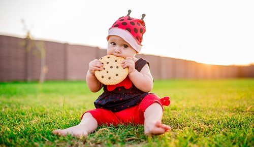 ¿A qué edad puede un bebé comer chocolate?