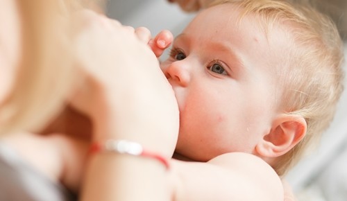 Cómo cuidar a un niño con hidrocefalia