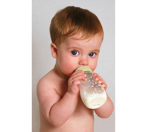 ¿Cuándo puedo empezar a dar leche de vaca al bebé?