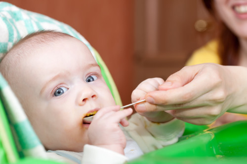 Triturar demasiado la comida a los bebés no les permite desarrollar la musculatura cráneo-facial