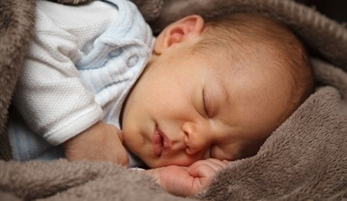 ¿Por qué los recién nacidos cambian de color de piel?