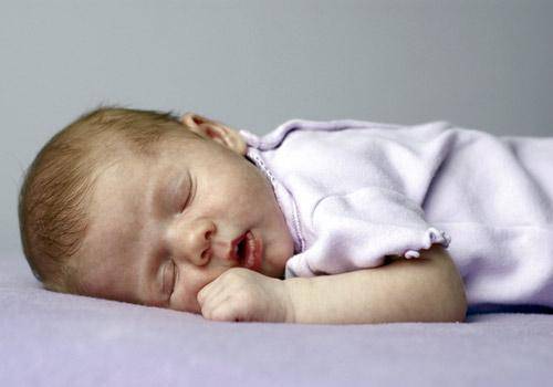 Básicos del bebé: cómo elegir el colchón para la cuna