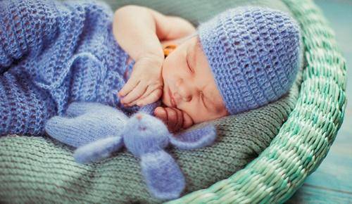 ¿cuándo un bebé empieza a usar almohada?  