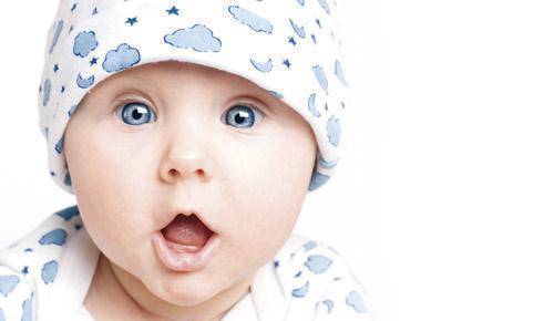 ¿A qué edad se nota el color de ojos de un bebé?