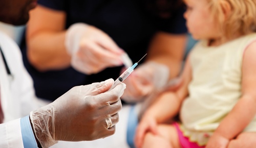 A pesar del coronavirus, hay que seguir vacunando a los niños