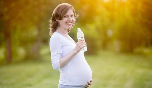 Bebidas en el embarazo, qué se puede tomar y qué no