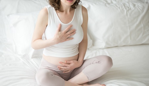 ¿En el embarazo es normal tener cólicos?