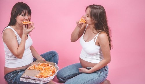 Las mujeres embarazadas deben evitar las comidas rápidas ultraprocesadas