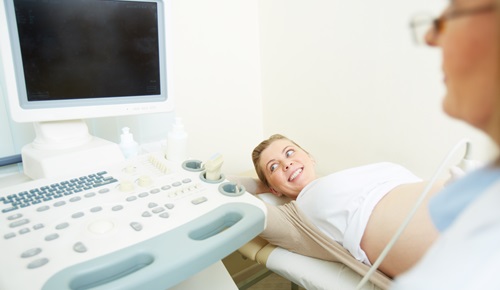 ¿Cuándo se debe realizar la primera ecografía del embarazo?