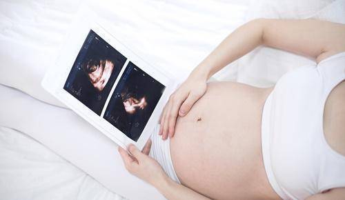 Las embarazadas con COVID-19 tienen mayor riesgo de ser hospitalizadas