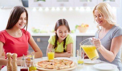 Frases que no deberías decir a tu hijo… al comer