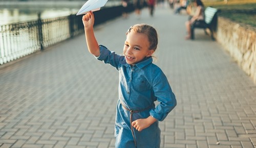 ¿Pueden los niños viajar solos?