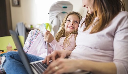 ¿Cómo teletrabajar con los niños en casa?