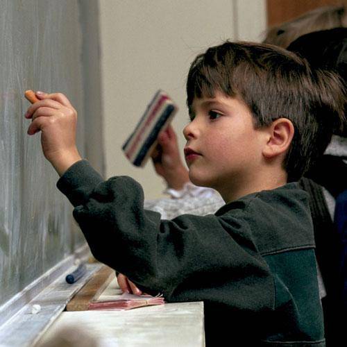 Enseñar al niño a escribir su nombre