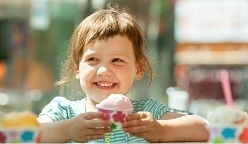 Bebés y helado, ¿cuándo pueden empezar a tomarlos?