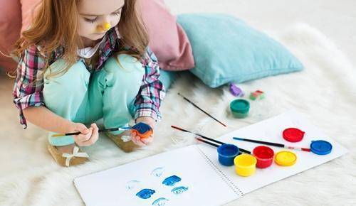 No ayudes a dibujar a tu hijo, deja que experimente con libertad