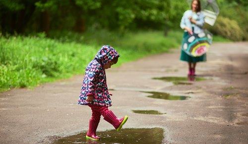 ¿Cómo entretener a los niños cuando llueve?