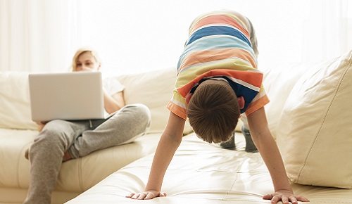 ¿Qué hacer si tu hijo te interrumpe constantemente?
