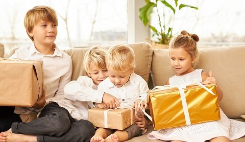 ¿No sabes qué regalar a los niños de tus amigos y familiares?