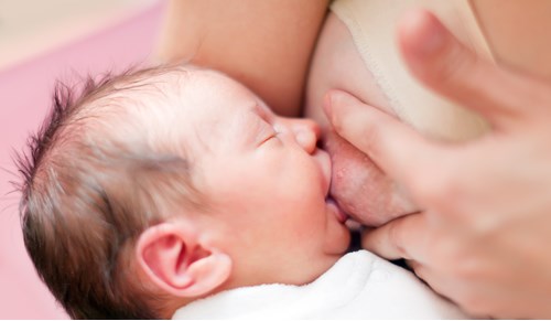 ¿Cada cuánto debe comer un bebé de 2 meses?