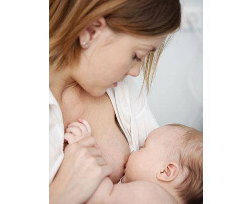 ¿La lactancia materna prolongada aumenta la inteligencia de los niños?