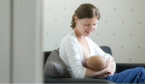La lactancia materna durante 2 meses reduce el riesgo de muerte súbita 