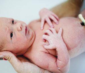 ¿Cómo bañar a un recién nacido?