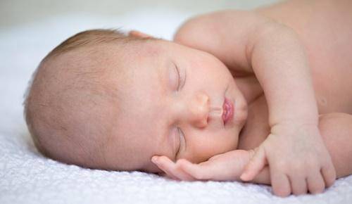 Sonrisa prometedor reflujo Un bebé puede dormir con aire acondicionado?- TodoPapás