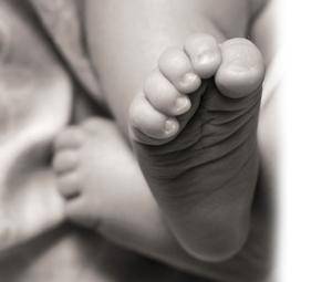 ¿Cómo se identifica a los bebés al nacer?