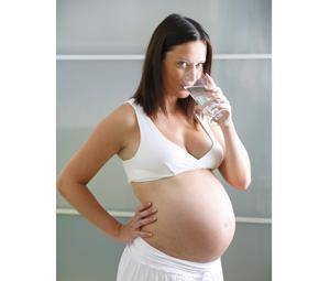 La importancia del agua en el embarazo 