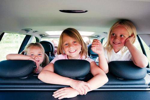 Disgusto Decano Resentimiento Cuándo pueden ir los niños sin silla en el coche?- TodoPapás