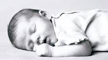 La introducción temprana de sólidos mejora el sueño de los bebés