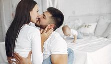¿Cómo actuar si vuestros hijos os pillan en la cama?