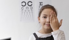 ¿por qué la miopía es cada vez más común entre los niños?