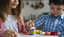 Cómo los juegos de construcción desarrollan habilidades matemáticas y espaciales