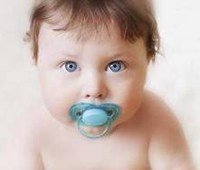 Chupetes y broches para bebes