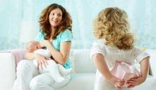 Consejos si vas a visitar a un recién nacido y su mamá