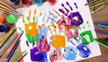¿A qué edad empiezan a garabatear los niños?