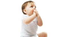 ¿por qué los bebés agarran el dedo?