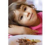 Mi hijo no quiere comer en la mesa
